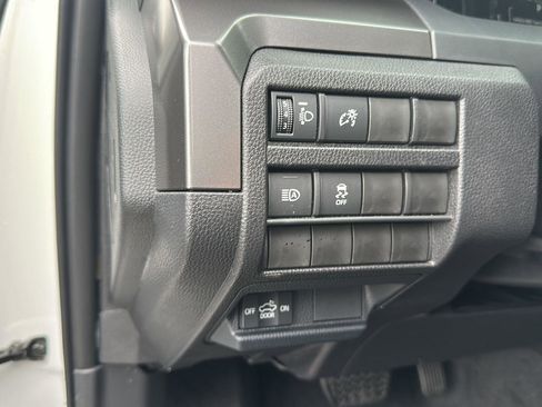 Certified 2025 Toyota Tacoma SR5 AWD/4WD image 19