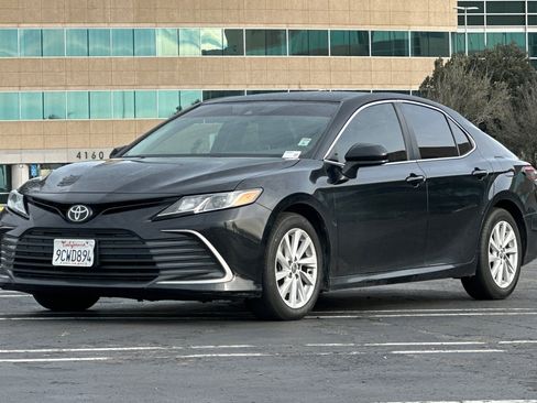 Used 2023 Toyota Camry LE image 8