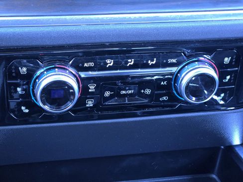 Used 2023 GMC Sierra 1500 SLT w/ SLT Premium Package AWD/4WD image 21