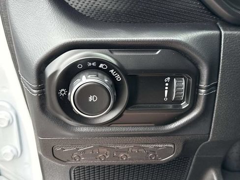 Used 2026 Jeep Wrangler Unlimited Rubicon AWD/4WD image 25