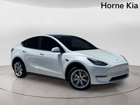Used 2021 Tesla Model Y Long Range AWD/4WD image 2