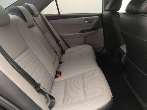 Used 2015 Toyota Camry SE image 19