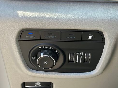 Used 2022 Jeep Grand Cherokee Overland w/ Luxury Tech Group IV AWD/4WD image 15