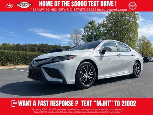 Used 2024 Toyota Camry SE FWD image 1