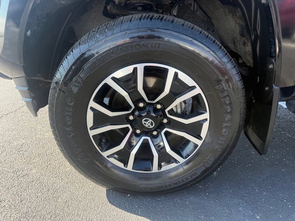 Used 2021 Toyota Tacoma TRD Sport AWD/4WD image 15