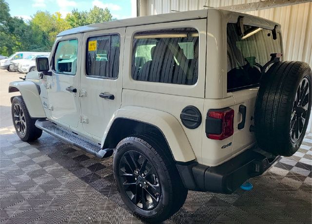 Used 2024 Jeep Wrangler Unlimited Sahara w/ Technology Group AWD/4WD image 8