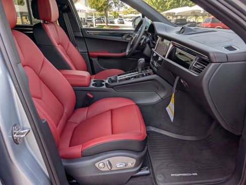 New 2026 Porsche Macan image 25
