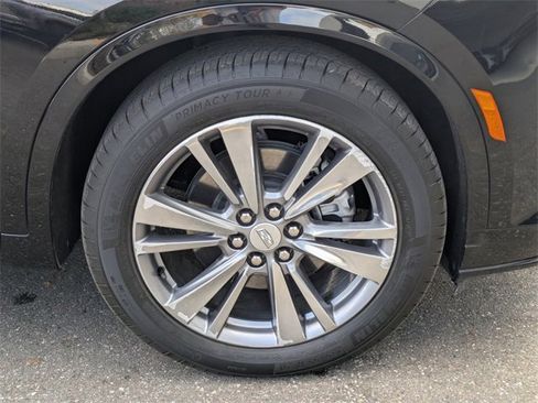 Used 2025 Cadillac XT6 Premium Luxury image 9