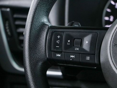 Used 2023 Nissan Rogue SV FWD image 13