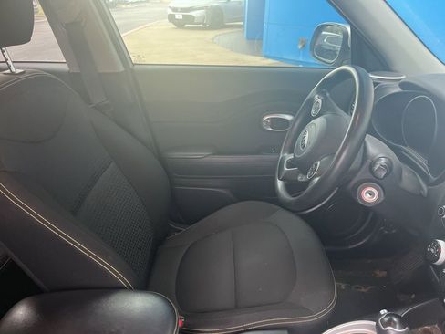 Used 2015 Kia Soul + image 14
