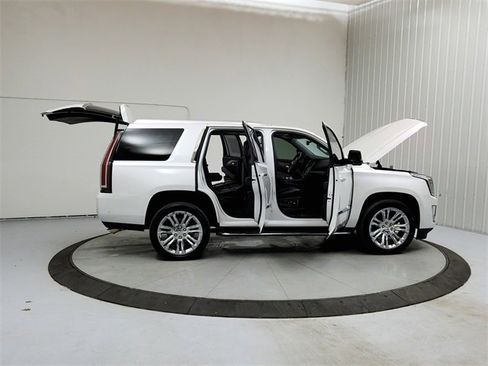 Used 2020 Cadillac Escalade Luxury image 16