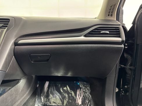 Used 2017 Ford Fusion Titanium AWD/4WD image 10