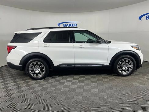 Used 2025 Ford Explorer Active w/ Active Comfort Package AWD/4WD image 7