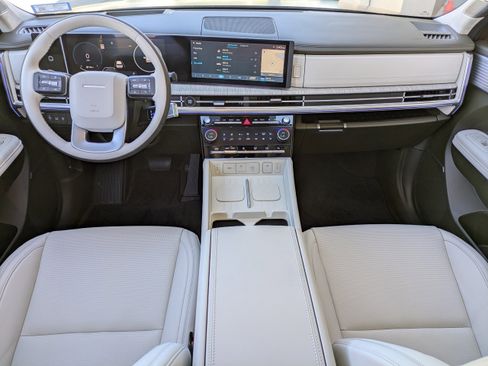 Certified 2025 Hyundai Santa Fe Calligraphy image 11