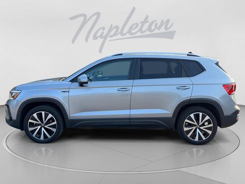 Used 2024 Volkswagen Taos SE FWD image 4