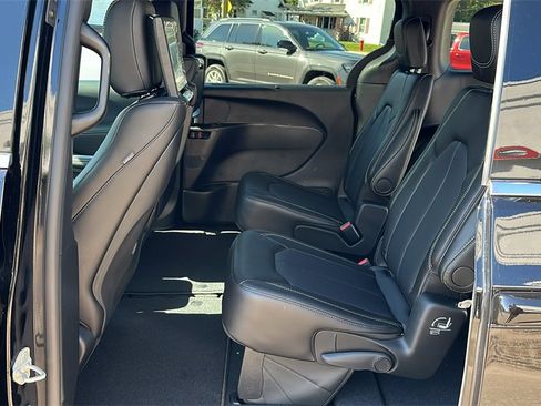 New 2026 Chrysler Pacifica Select image 25