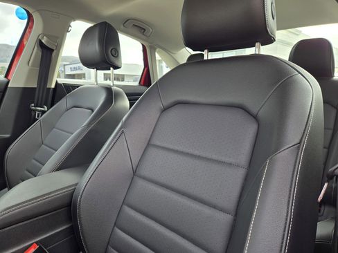 Used 2022 Volkswagen Jetta SE w/ Panoramic Sunroof Package image 16