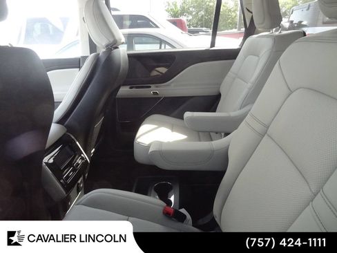 Used 2026 Lincoln Aviator AWD image 7