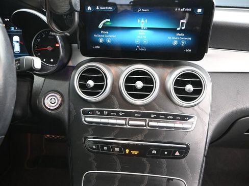 Used 2021 Mercedes-Benz GLC 300 image 28