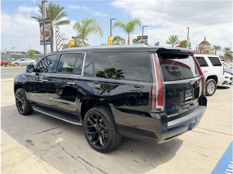 Used 2016 Cadillac Escalade ESV Luxury AWD/4WD image 12