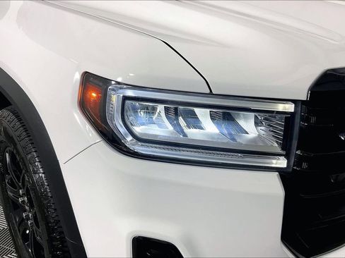 Used 2023 GMC Acadia AT4 w/ Technology Package image 40