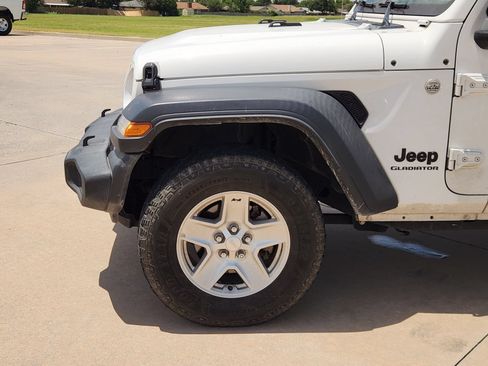 Used 2020 Jeep Gladiator Sport w/ Quick Order Package 24S AWD/4WD image 9