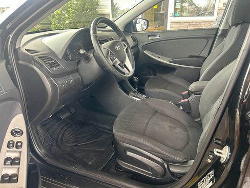 Used 2012 Hyundai Accent SE FWD image 10