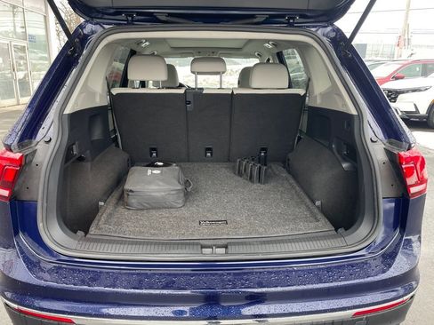 Used 2021 Volkswagen Tiguan SE w/ Panoramic Sunroof Package image 9