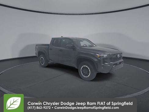 Used 2025 Toyota Tacoma TRD Off-Road image 4