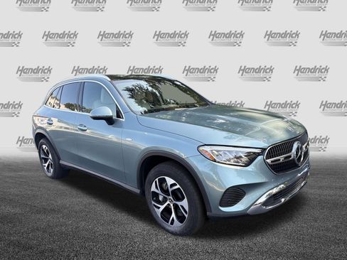 Used 2025 Mercedes-Benz GLC 350e 4MATIC image 2