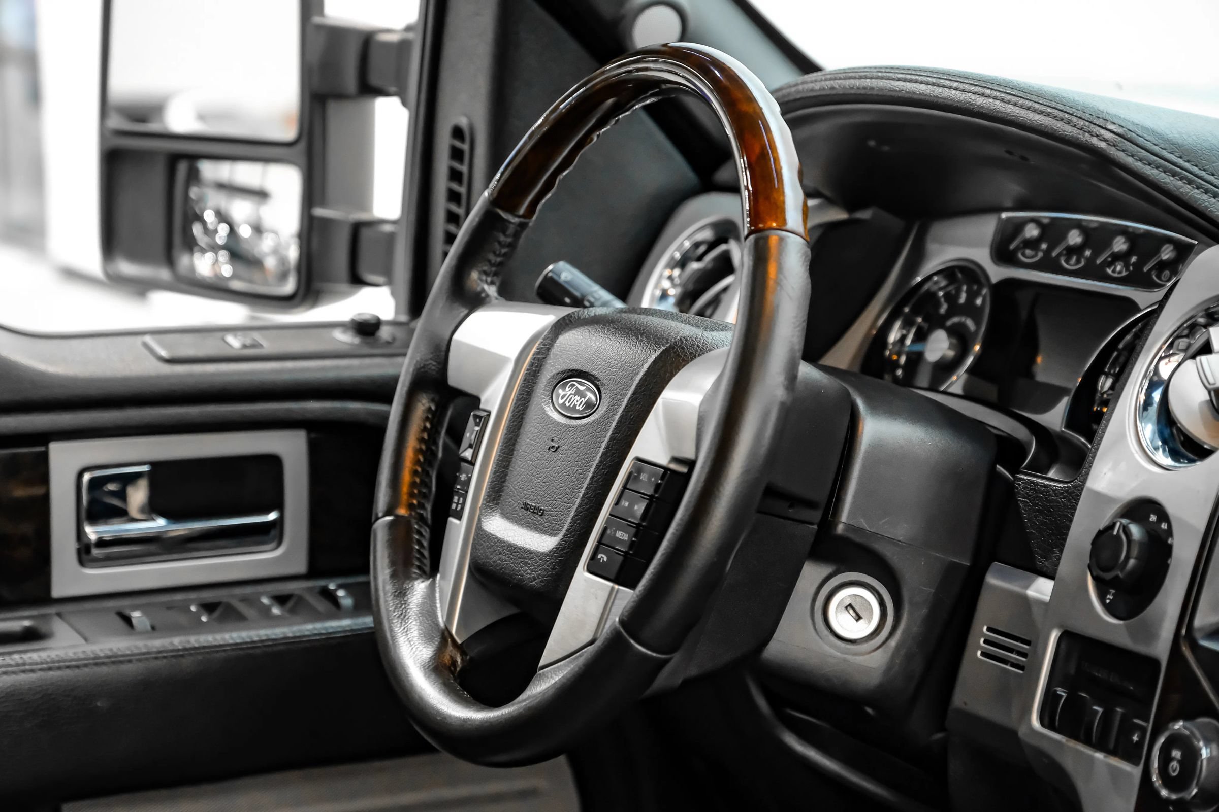 Used 2014 Ford F150 Platinum AWD/4WD image 11