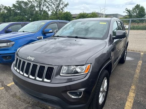 Used 2014 Jeep Grand Cherokee Laredo w/ 18" Wheel & 8.4" Radio Group AWD/4WD image 21