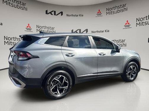Used 2025 Kia Sportage LX AWD/4WD image 7