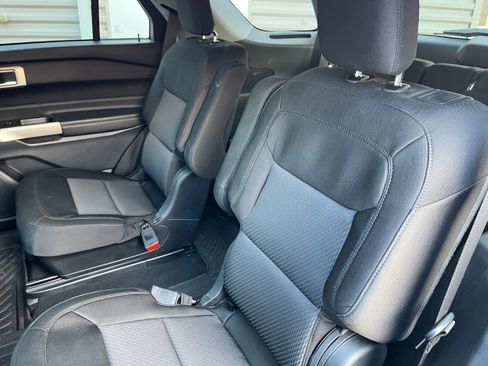 Certified 2023 Ford Explorer XLT w/ Class IV Trailer Tow Package image 12