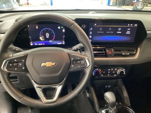 Used 2025 Chevrolet TrailBlazer LT w/ LT Cold Weather Package AWD/4WD image 6