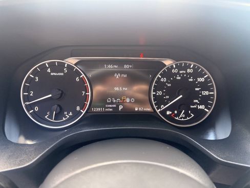 Used 2022 Nissan Rogue SV FWD image 13