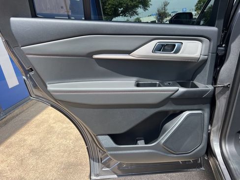 Used 2026 Ford Explorer Active RWD image 19