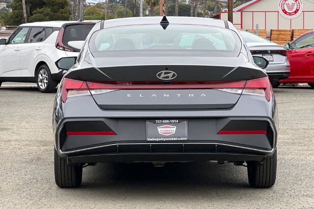 New 2026 Hyundai Elantra SE FWD image 7