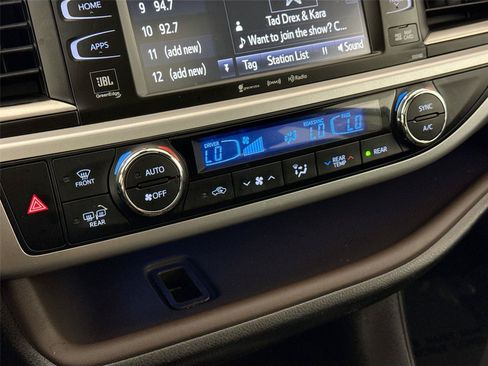 Used 2017 Toyota Highlander Limited FWD image 26