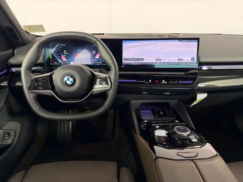 Used 2025 BMW 530i image 30