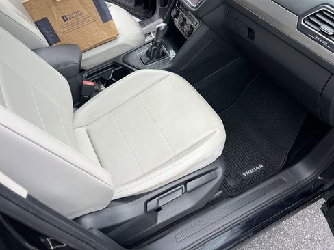 Used 2019 Volkswagen Tiguan SE w/ Panoramic Sunroof Package FWD image 35