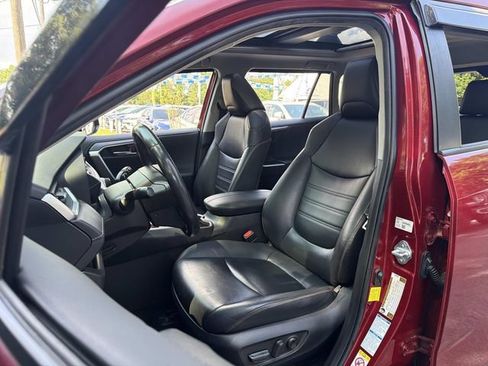 Used 2019 Toyota RAV4 Limited w/ Advanced Technology Package AWD/4WD image 18