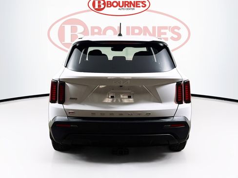 Used 2022 Kia Sorento LX image 8