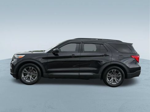 Used 2022 Ford Explorer XLT w/ Equipment Group 202A RWD image 4
