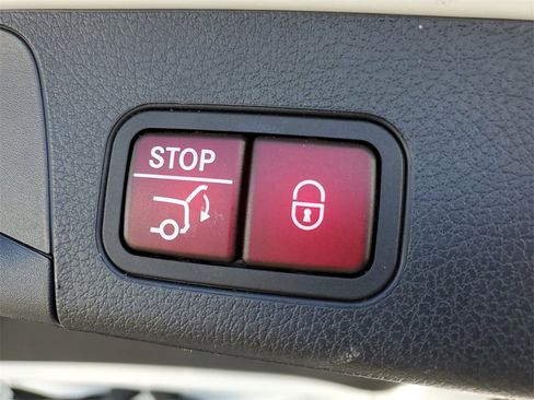 Used 2021 Mercedes-Benz GLB 250 4MATIC image 10