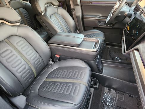 Used 2023 Rivian R1S Launch Edition Quad AWD/4WD image 7