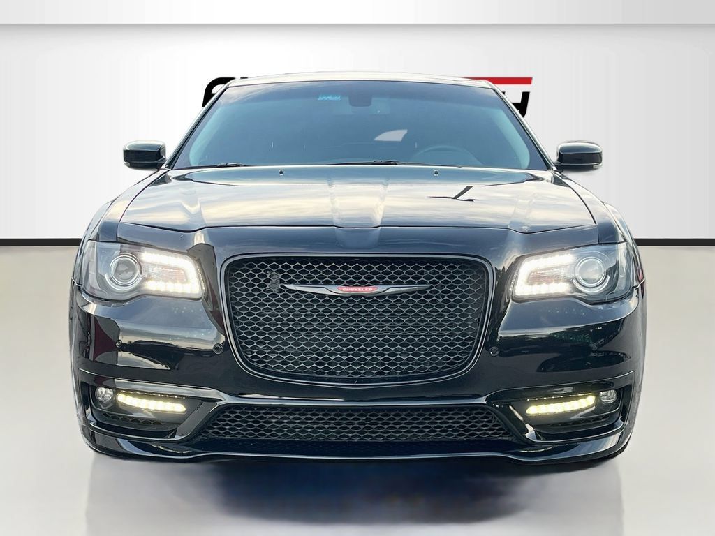 Used 2022 Chrysler 300 Touring L w/ Comfort Group RWD image 2
