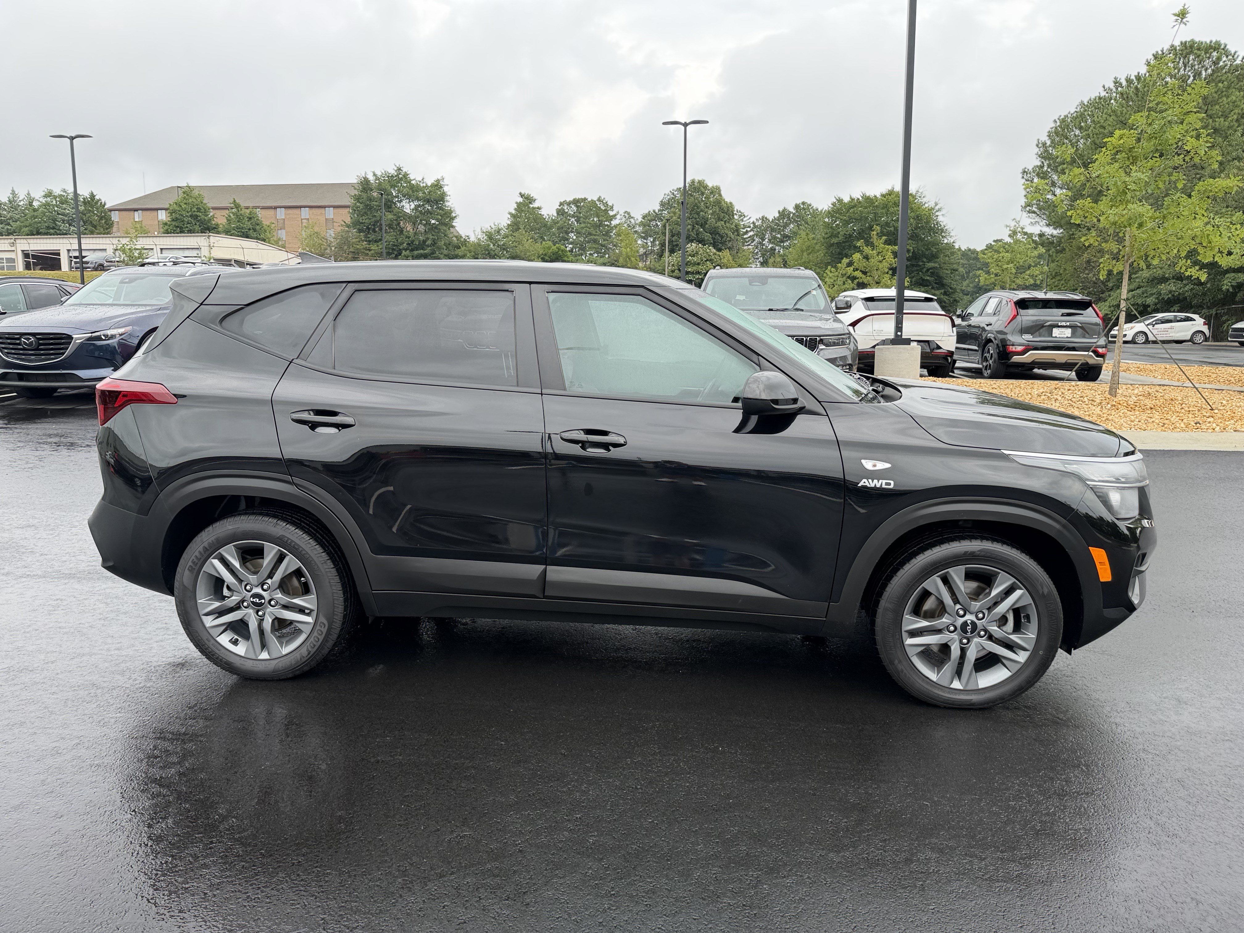 Used 2023 Kia Seltos LX AWD/4WD image 8