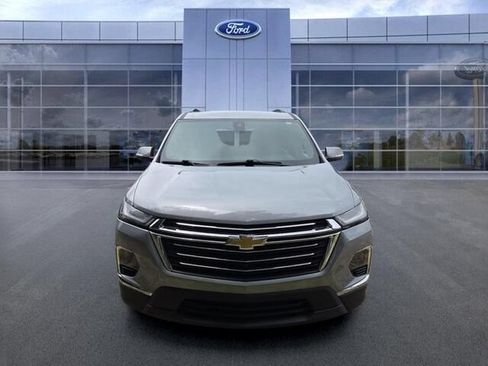 Used 2023 Chevrolet Traverse LT w/ LT Premium Package FWD image 3
