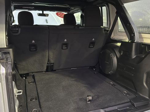 Used 2022 Jeep Wrangler Unlimited Sahara w/ Cold Weather Group image 29